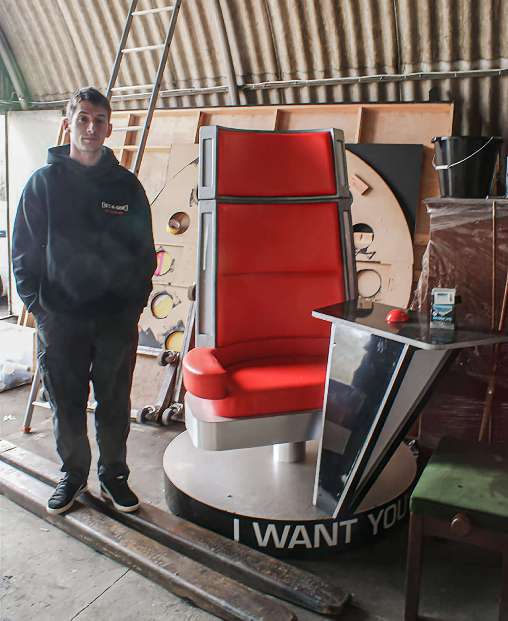 Der Juroren-Sessel und weitere Kulissen von "The Voice" in der Lagehalle