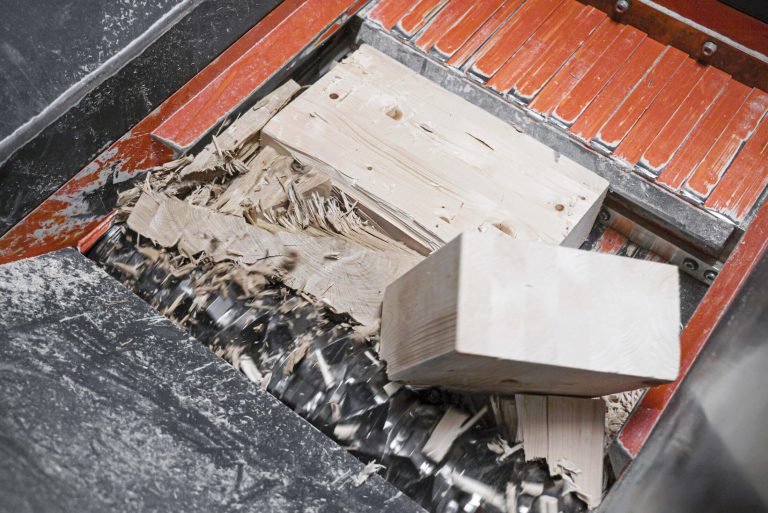 a V-rotor design shreds wood waste