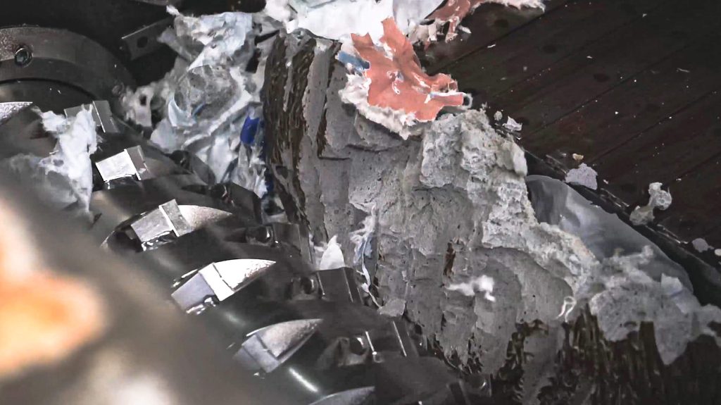 When shredding PA airbag laminate a precise cutting gap is required