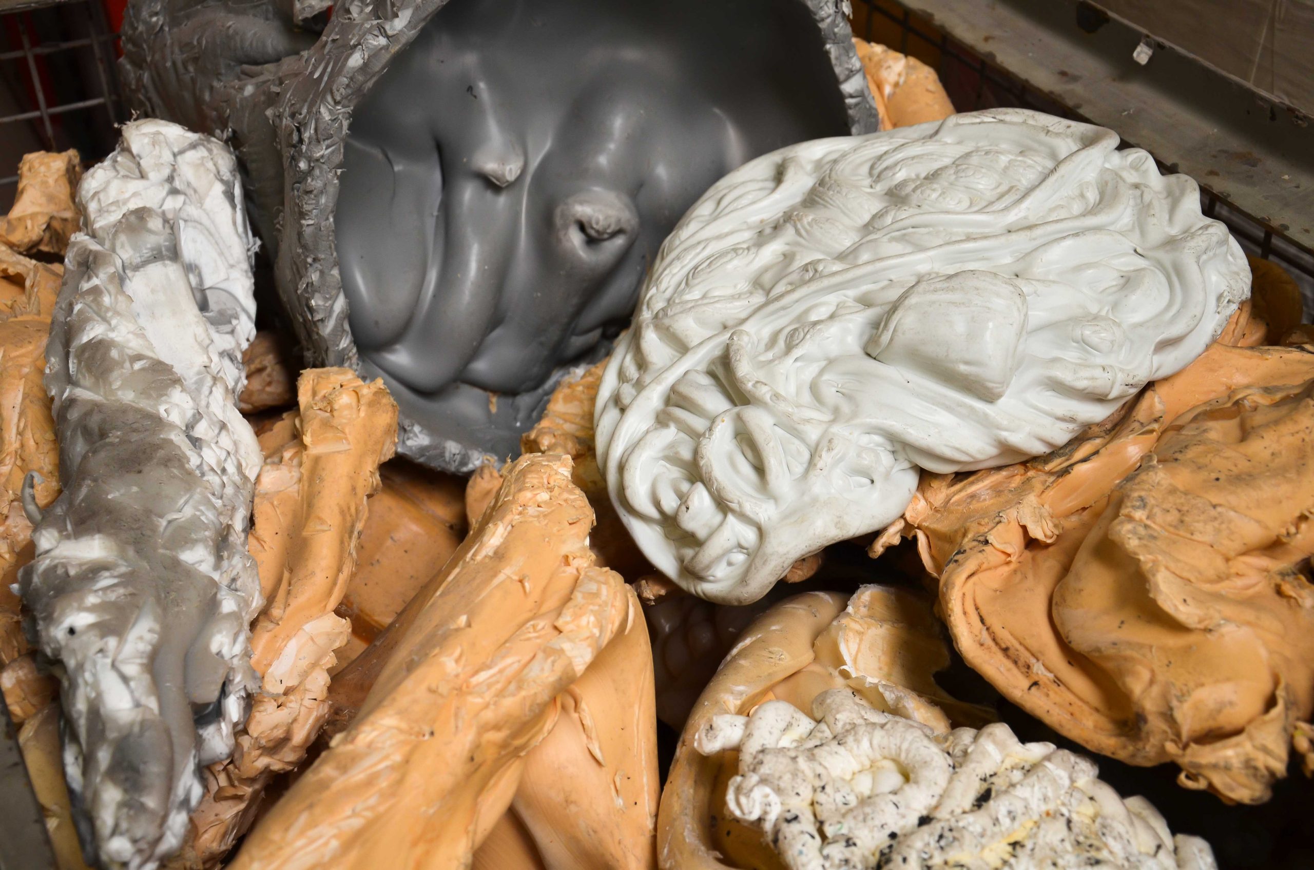 Plastic lamps for plastics recycling