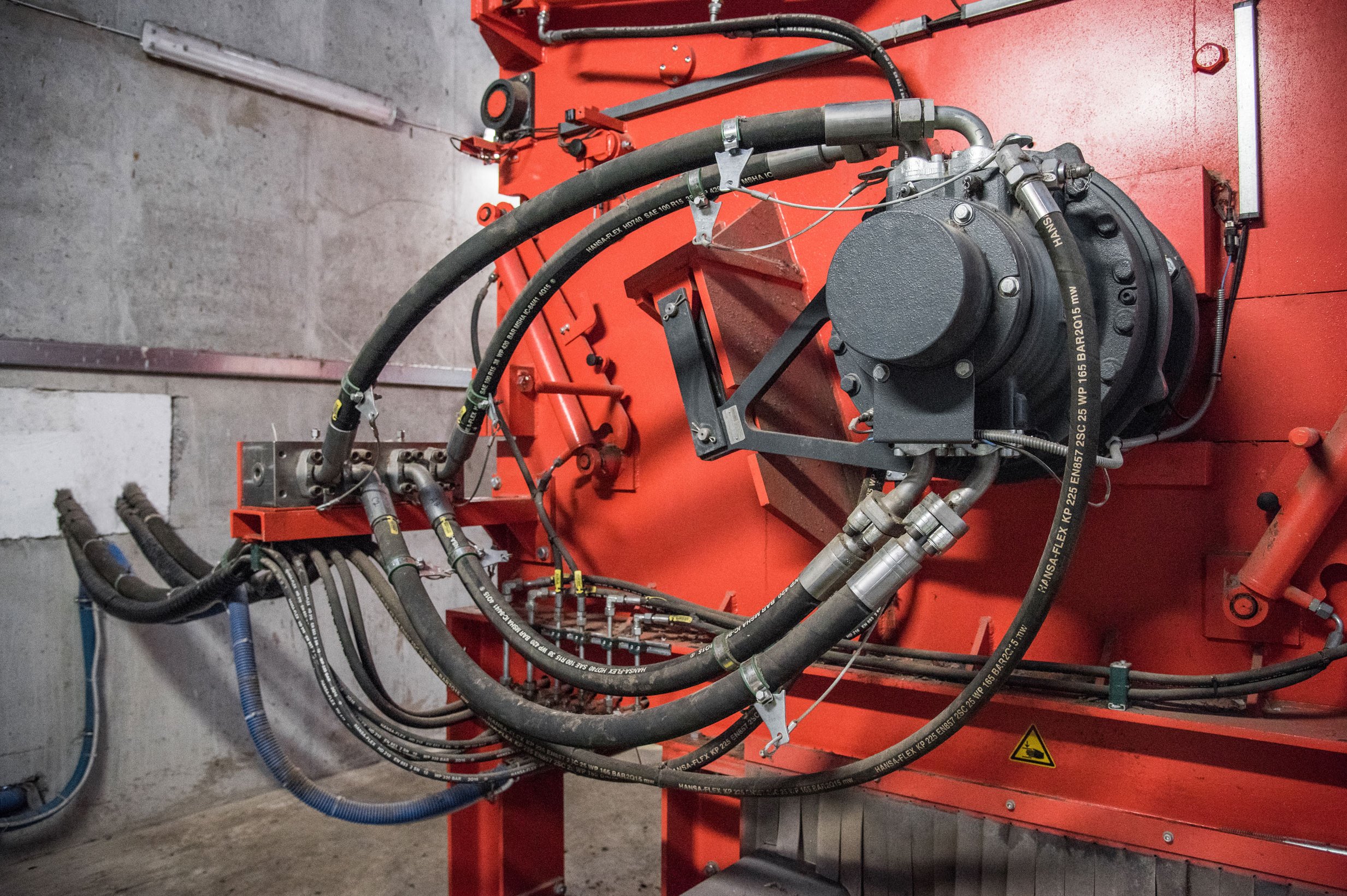 Hägglunds hydraulic drive on a WEIMA single-shaft shredder