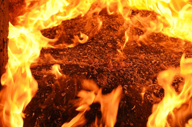 Holzverbrennung im Heizofen