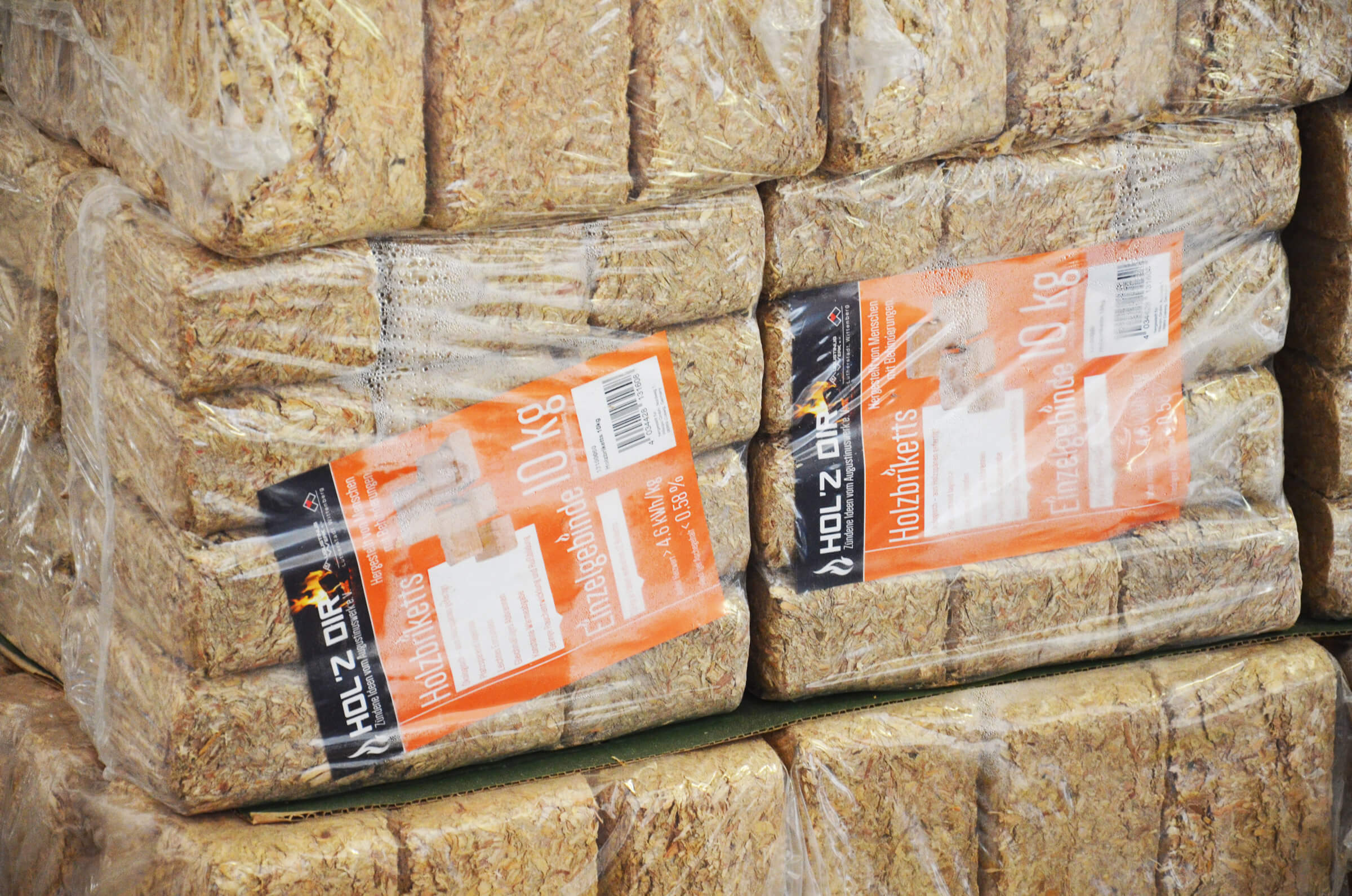 Verpackte Holzbriketts für den Verkauf