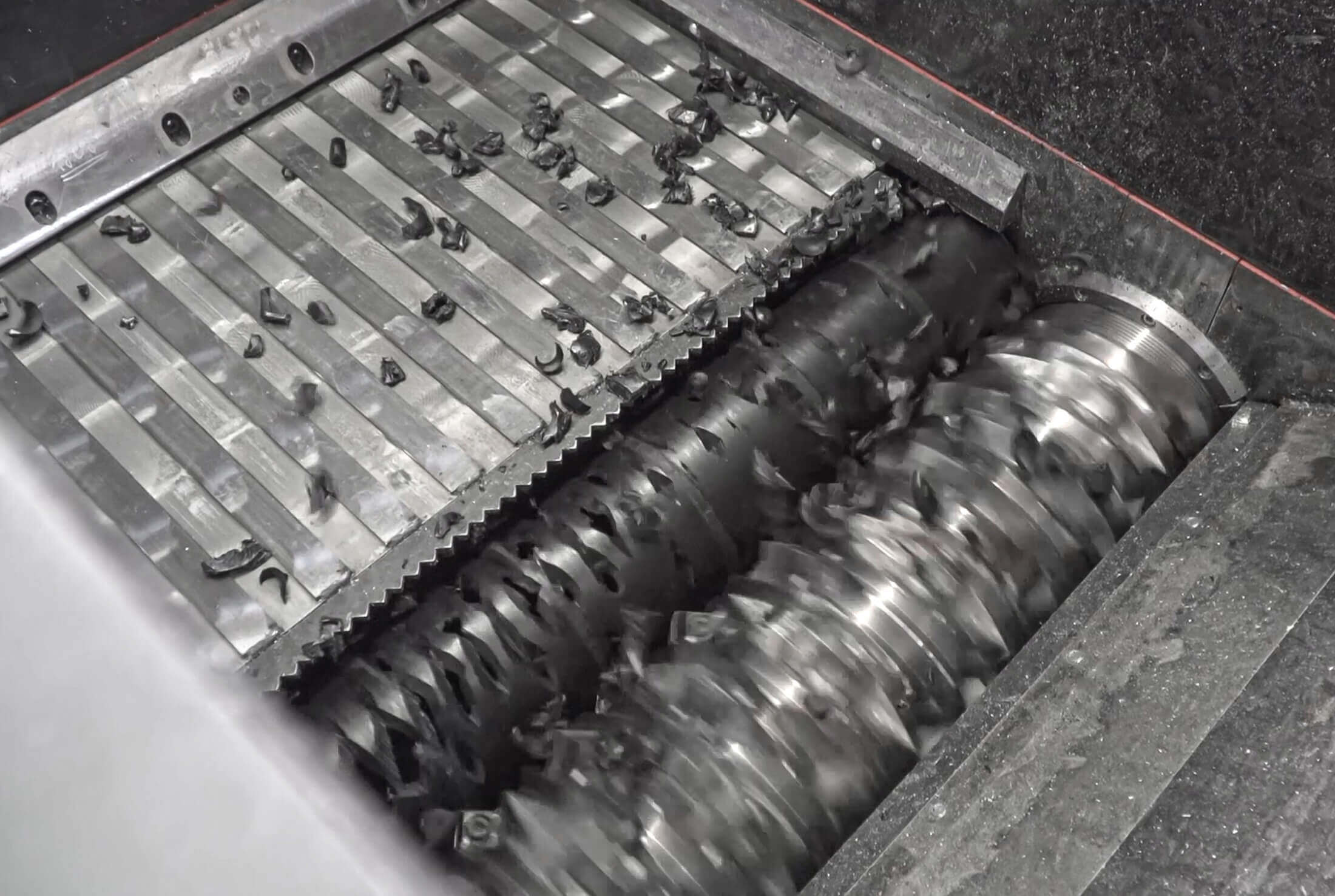 1.500 mm long plastic pipe is shredded with WEIMA shredder