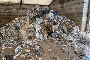 Stark verunreinigte Landwirtschaftsfolie