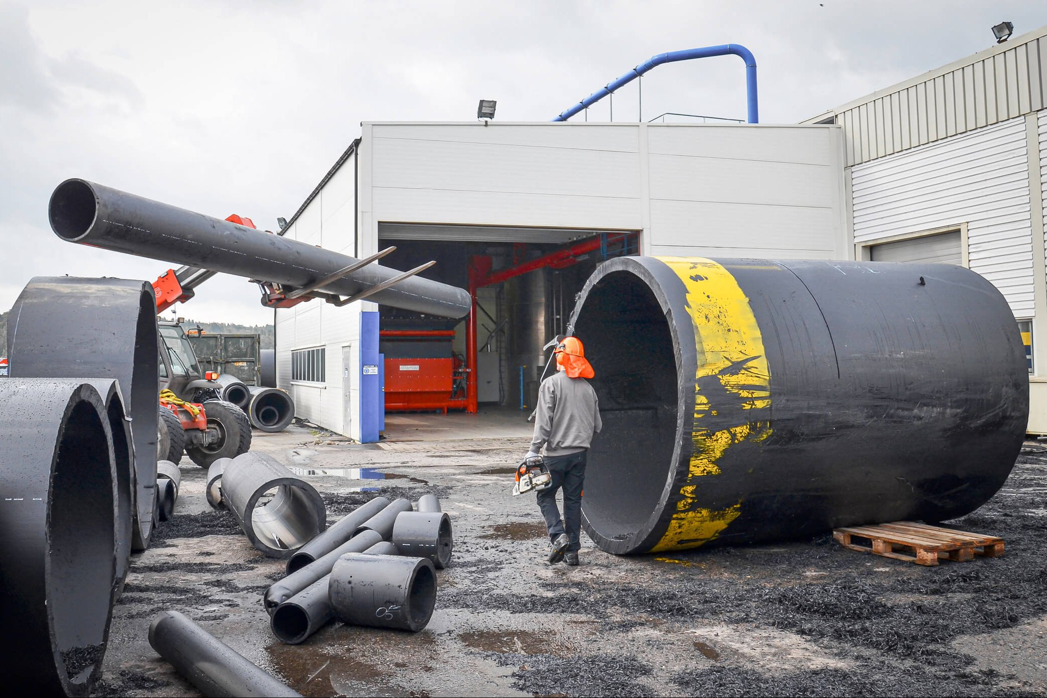Delivery of HDPE pipes for the recycling process