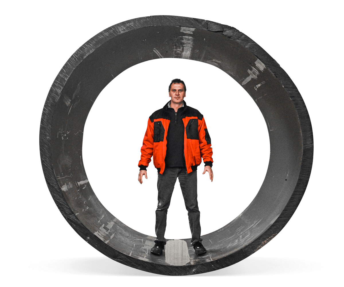 Comparison of human inside huge pipline cutting