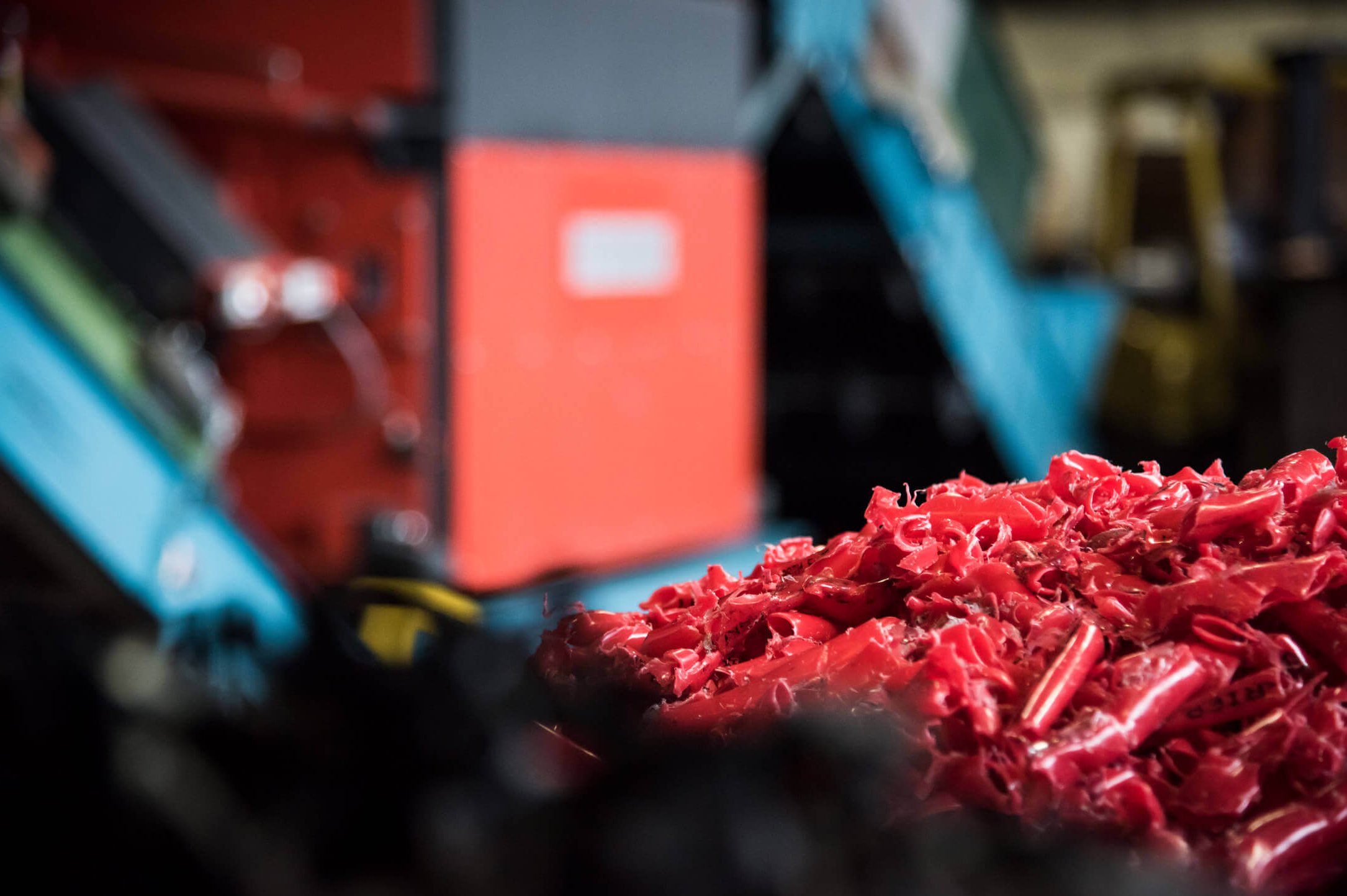 Small diameter pipes are shredded with WEIMA shredder