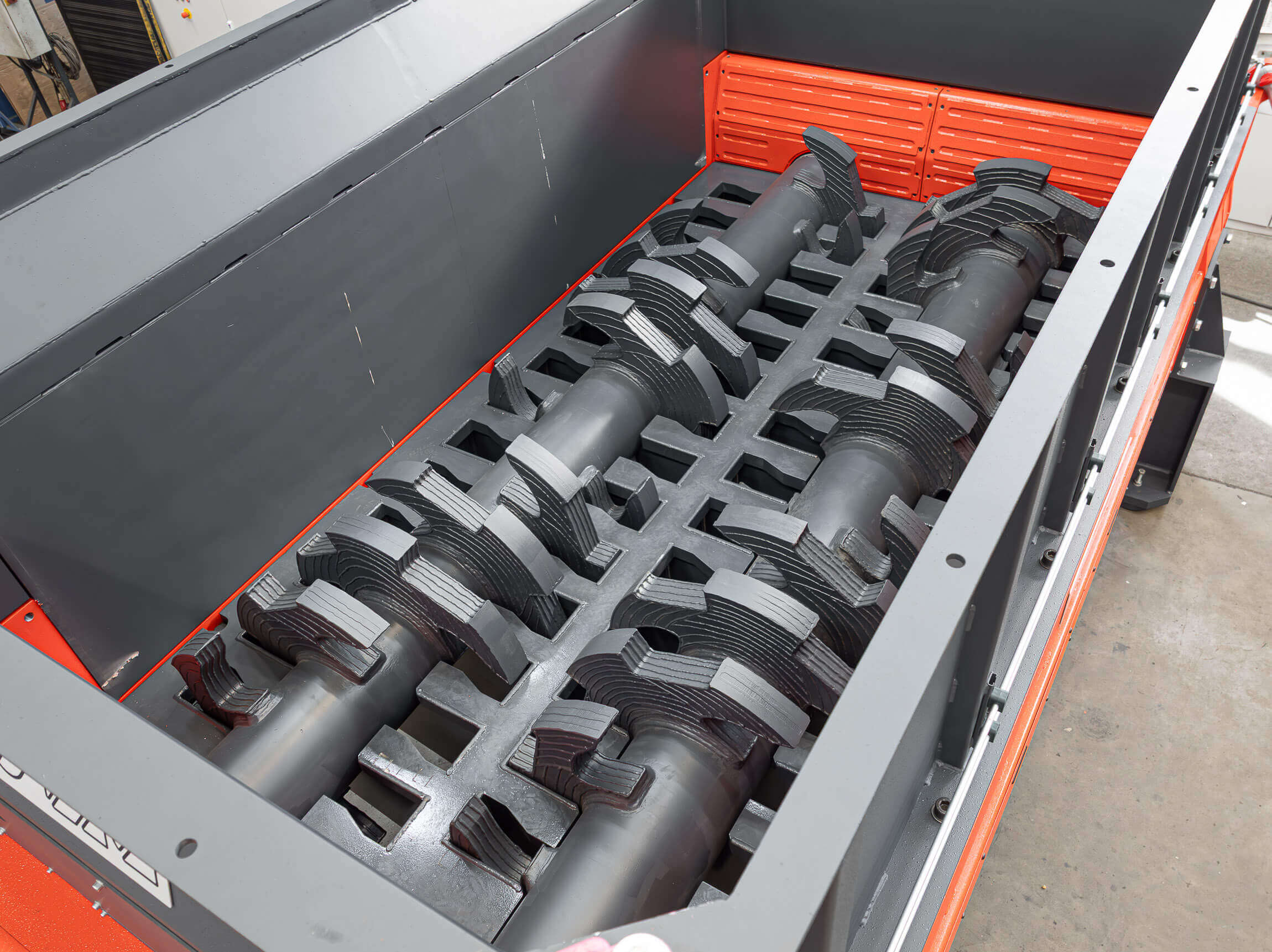 M8 twin-shaft shredder cutting unit