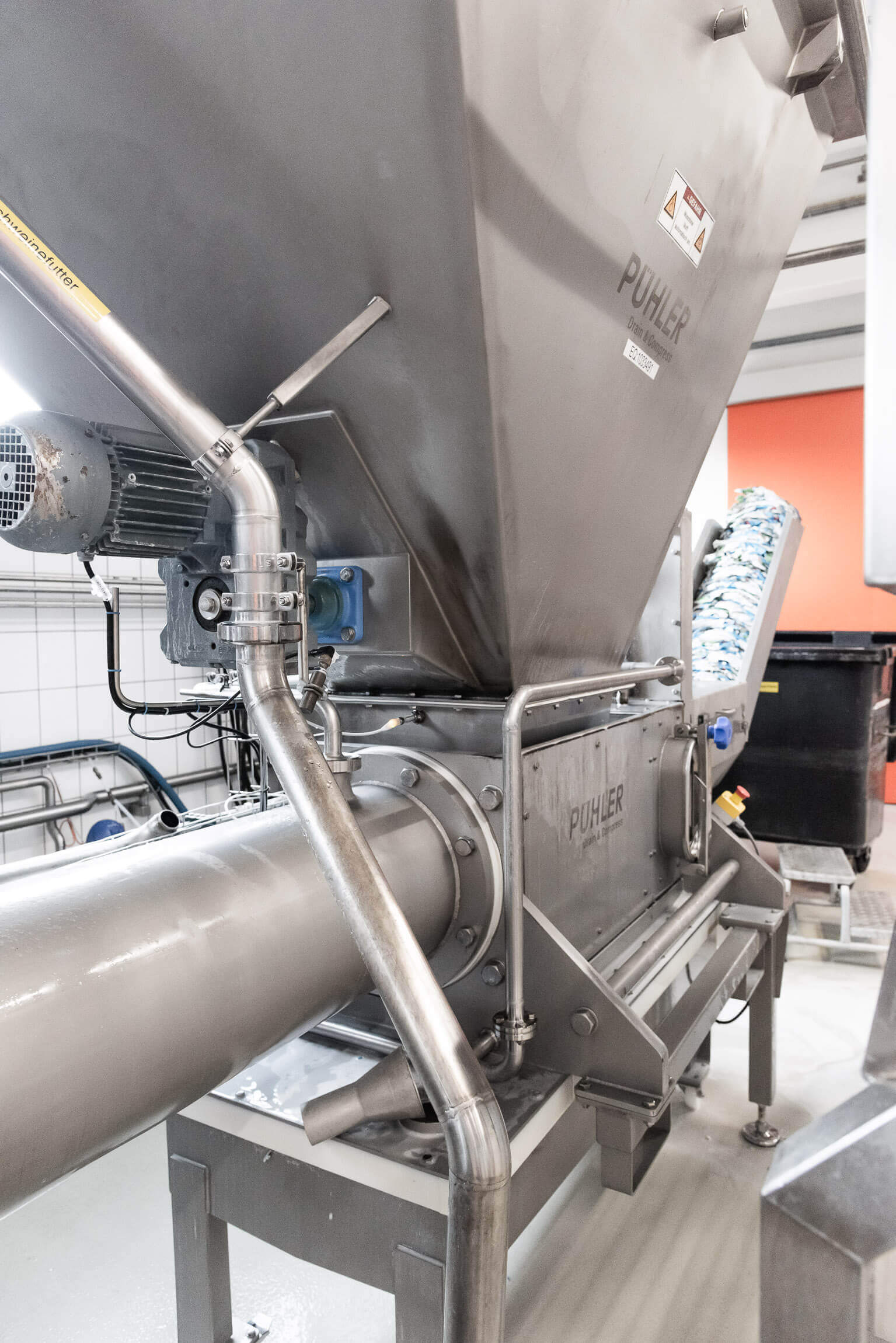 WEIMA Milchtüten Presse bei Emmi in Suhr, Schweiz