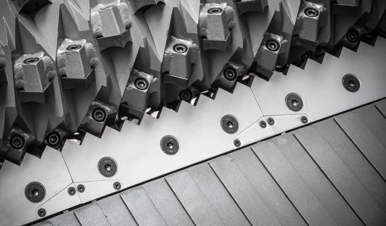 Gegenmesser der WEIMA S5 und S7 Serien sind optimal für einen perfekten Schnittspalt einstellbar