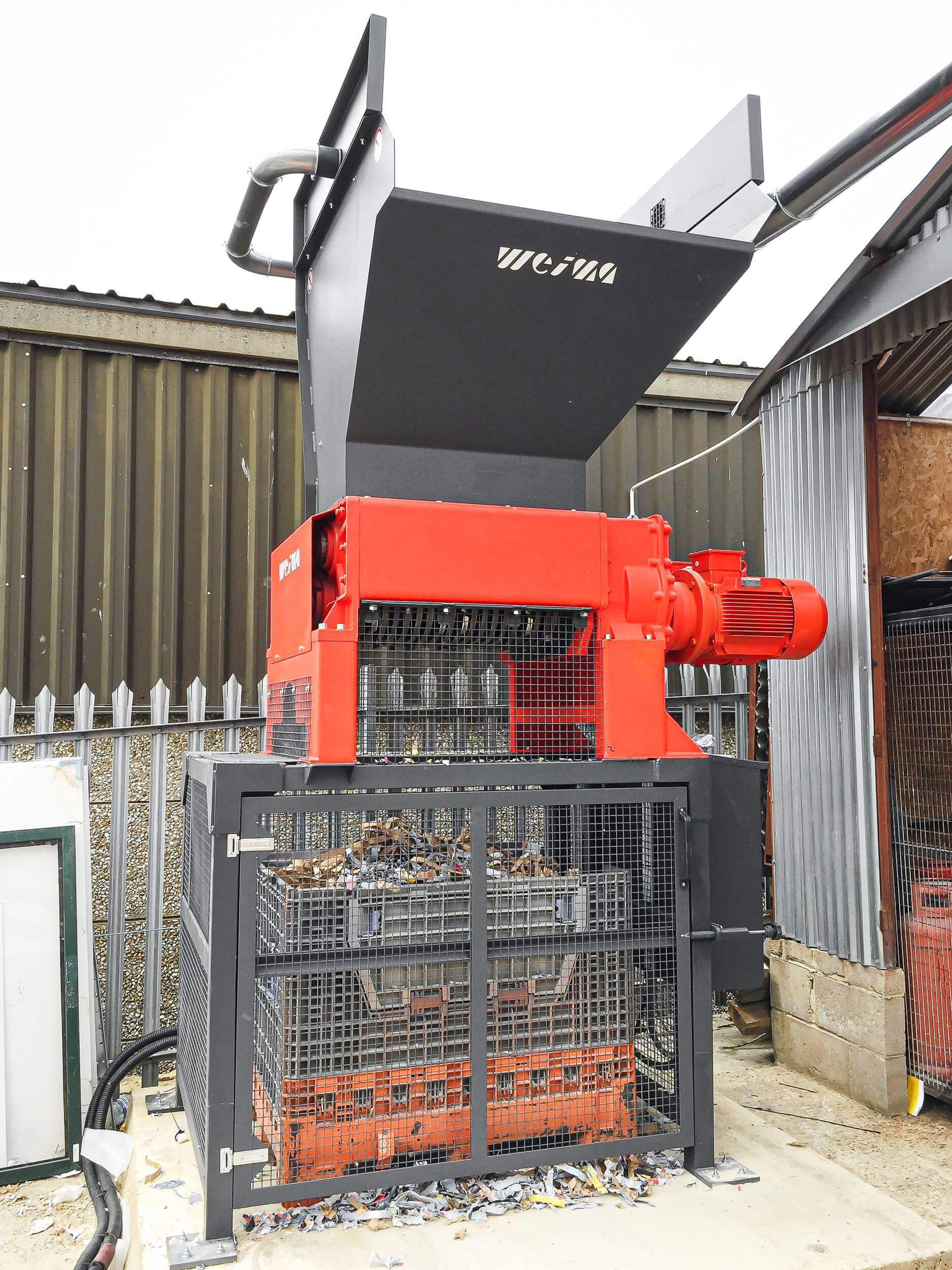 Schredder mit großem Auffangbehälter