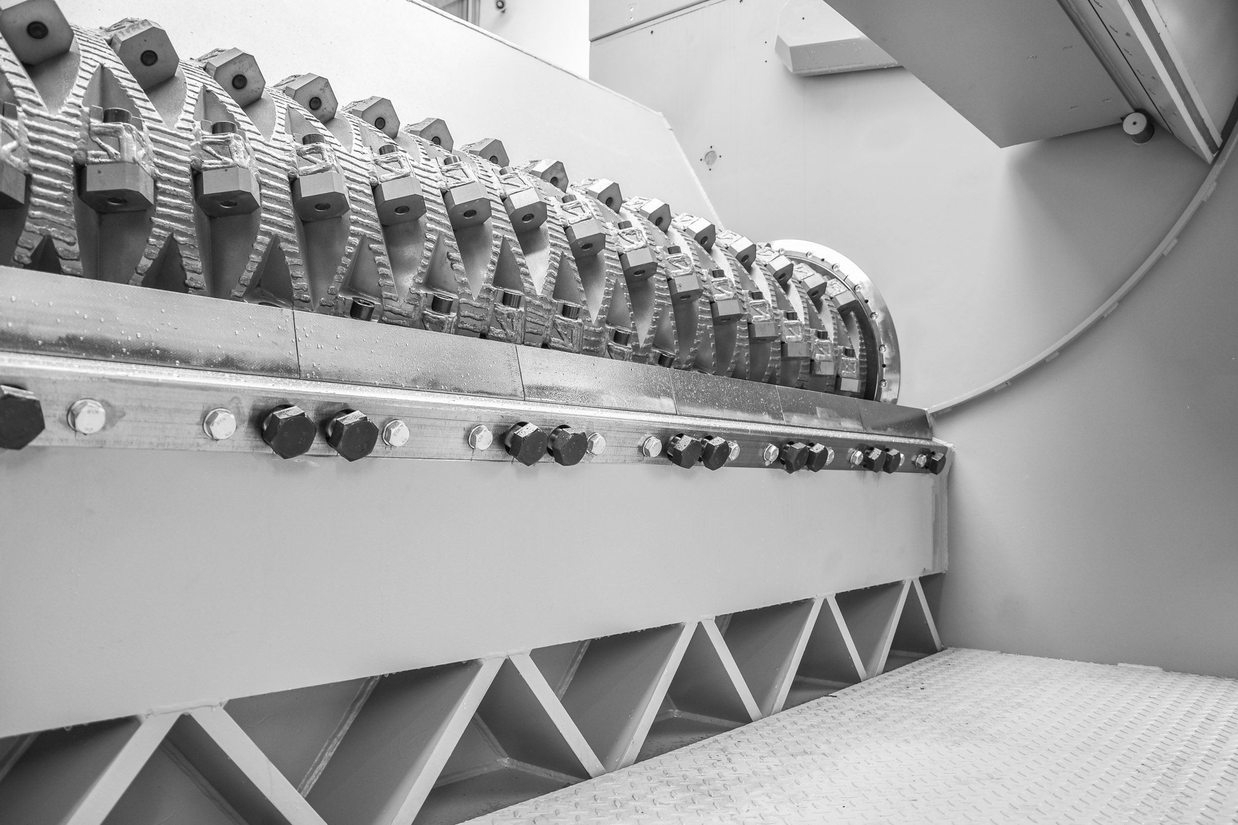 Interior of a WEIMA shredder with rotor and counter knives