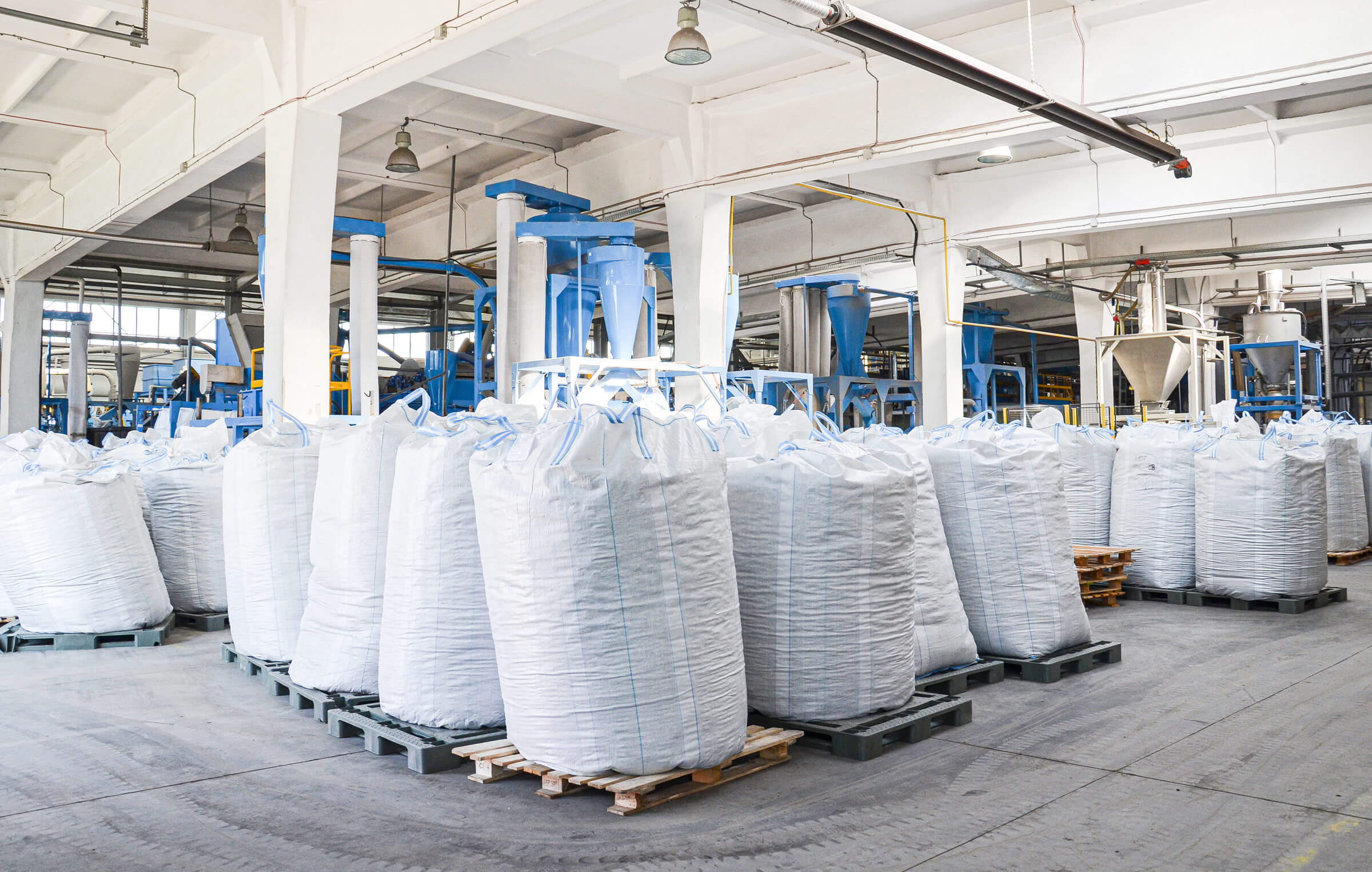 Big Bags gelagert zum Weitertransport