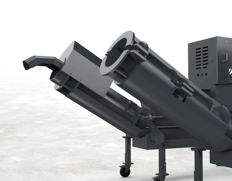 Zwei PUEHLER C.200 stehen nebeneinander. Eine mit Tellerfedern und die andere mit einem hydraulisch verschließbaren Auswurfrohr.