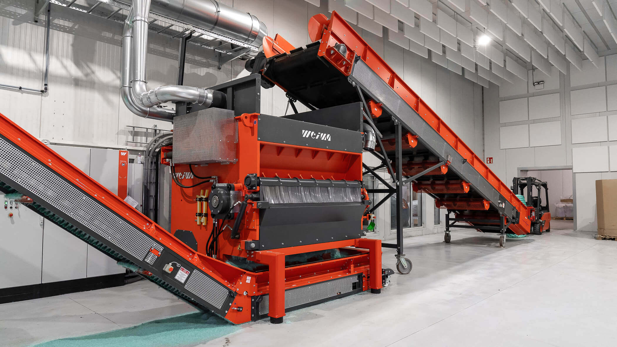 Healix W.55 shredder from WEIMA with conveyor belts