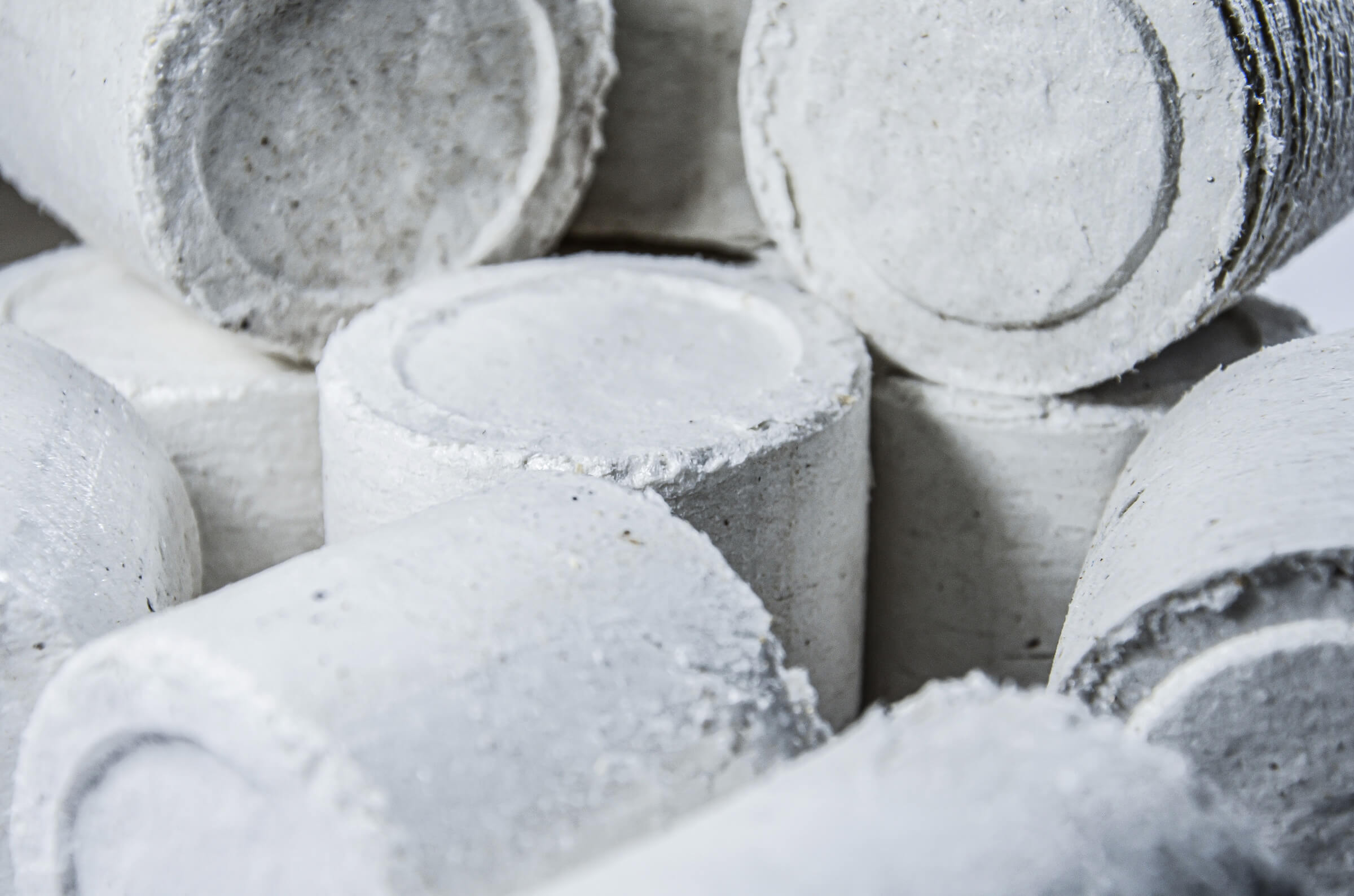 Zu Briketts verpresster Papier Staub