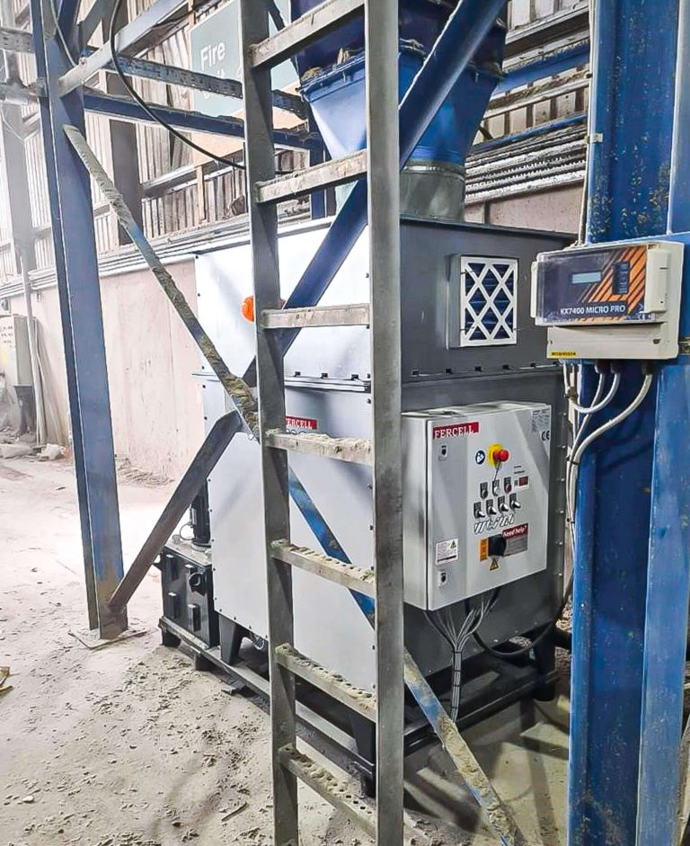 brikettpresse typ 150 in produktionshalle von enava