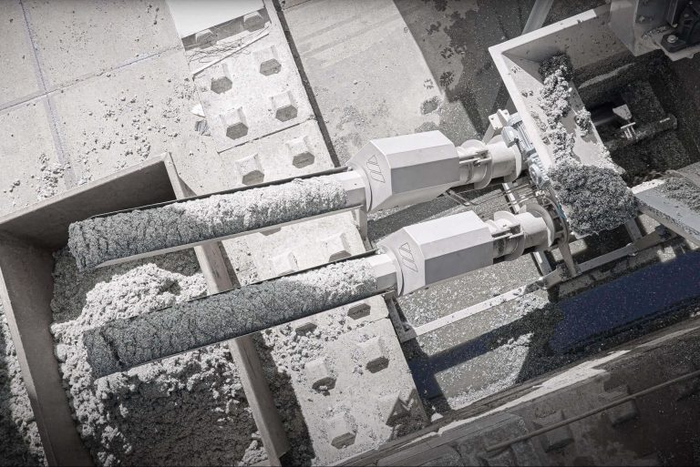 Duo discharge of a WEIMA press for wet plastic rejects