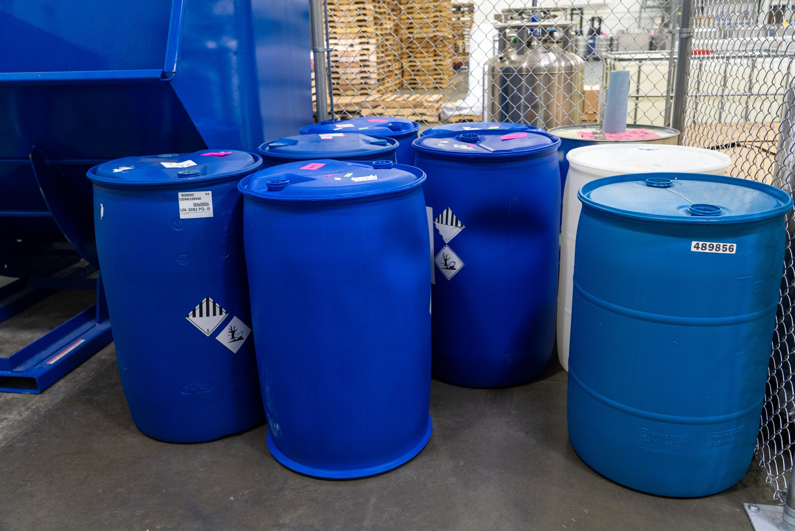 Ausgemusterte PP-Kunststofffässer