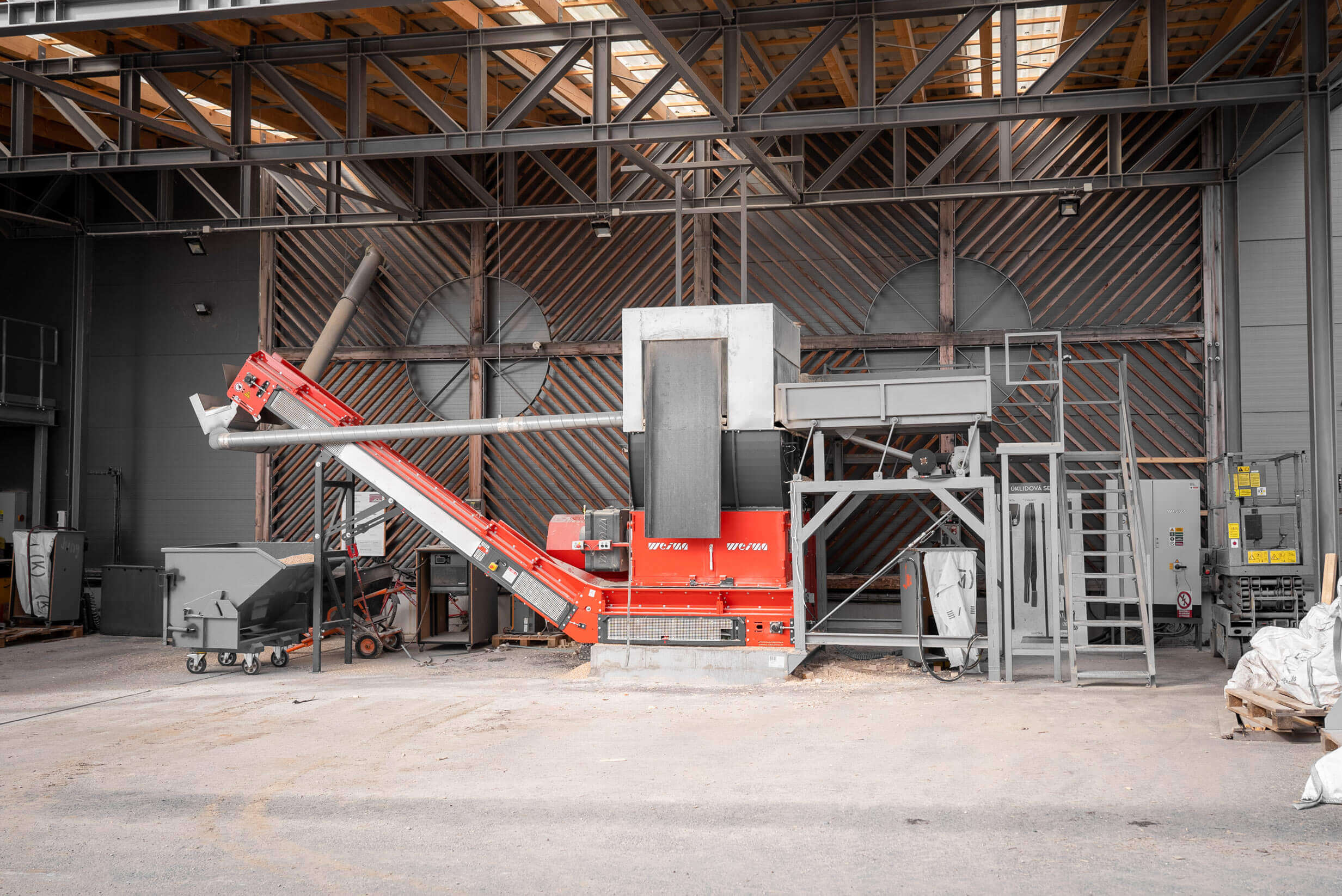 WEIMA WLK 1500 single-shaft shredder at Kloboucka lesni