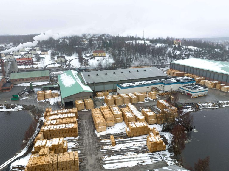 The Högland Såg & Hyvleri sawmill in the north-east of Sweden. The finished lumber is ready for transport.