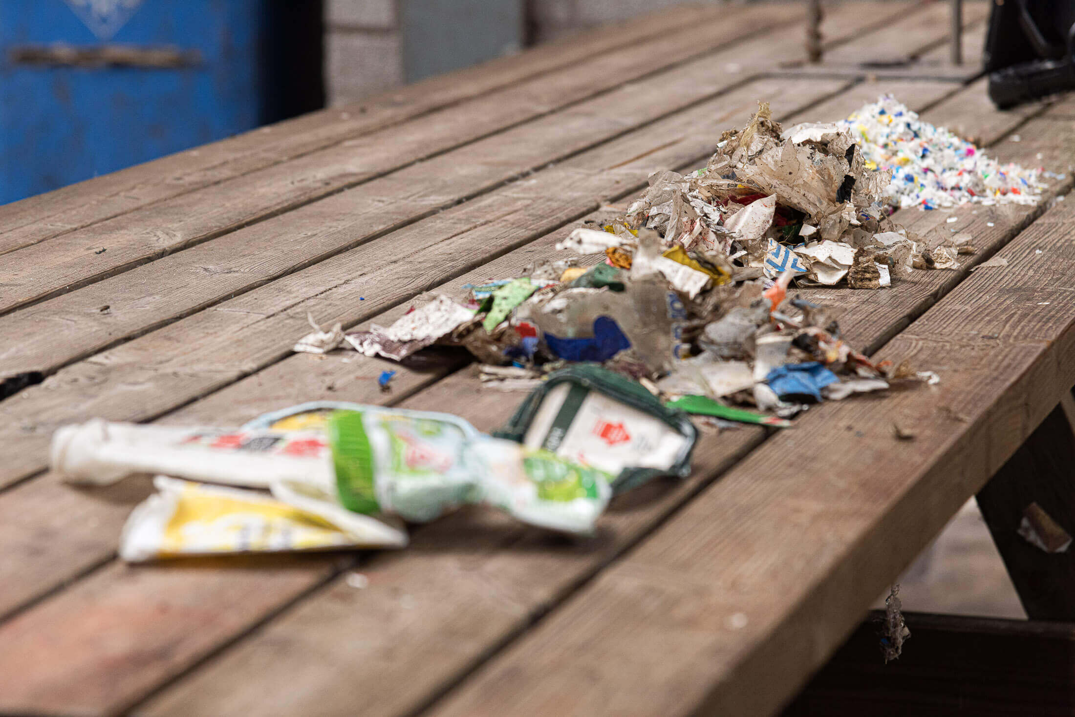 Different material states of the post-consumer recycling process from raw material to granules