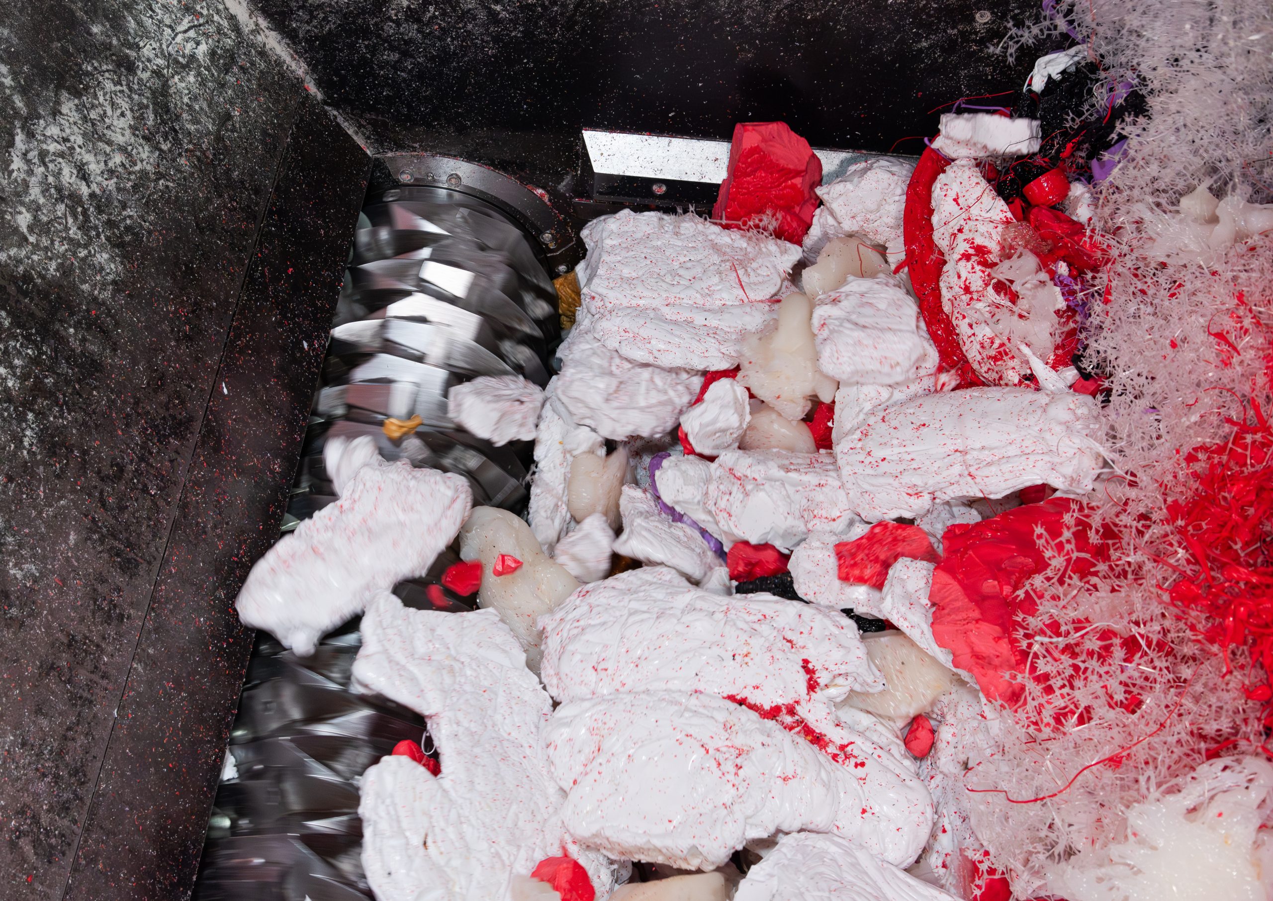 Blick in den Shredder, der Rotor zerkleinert die Anfahrklumpen.