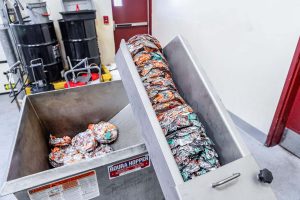 WEIMA G.200 drainage press with crushed cans