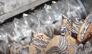 WEIMA WLK 1500 zerkleinert Anfahrklumpen