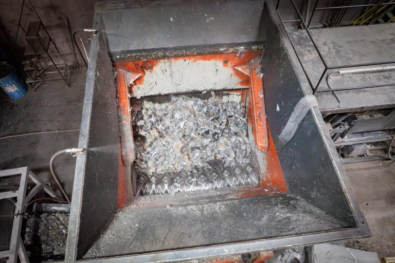 PowerLine 2000 rotor shreds industrial waste at Dekasan