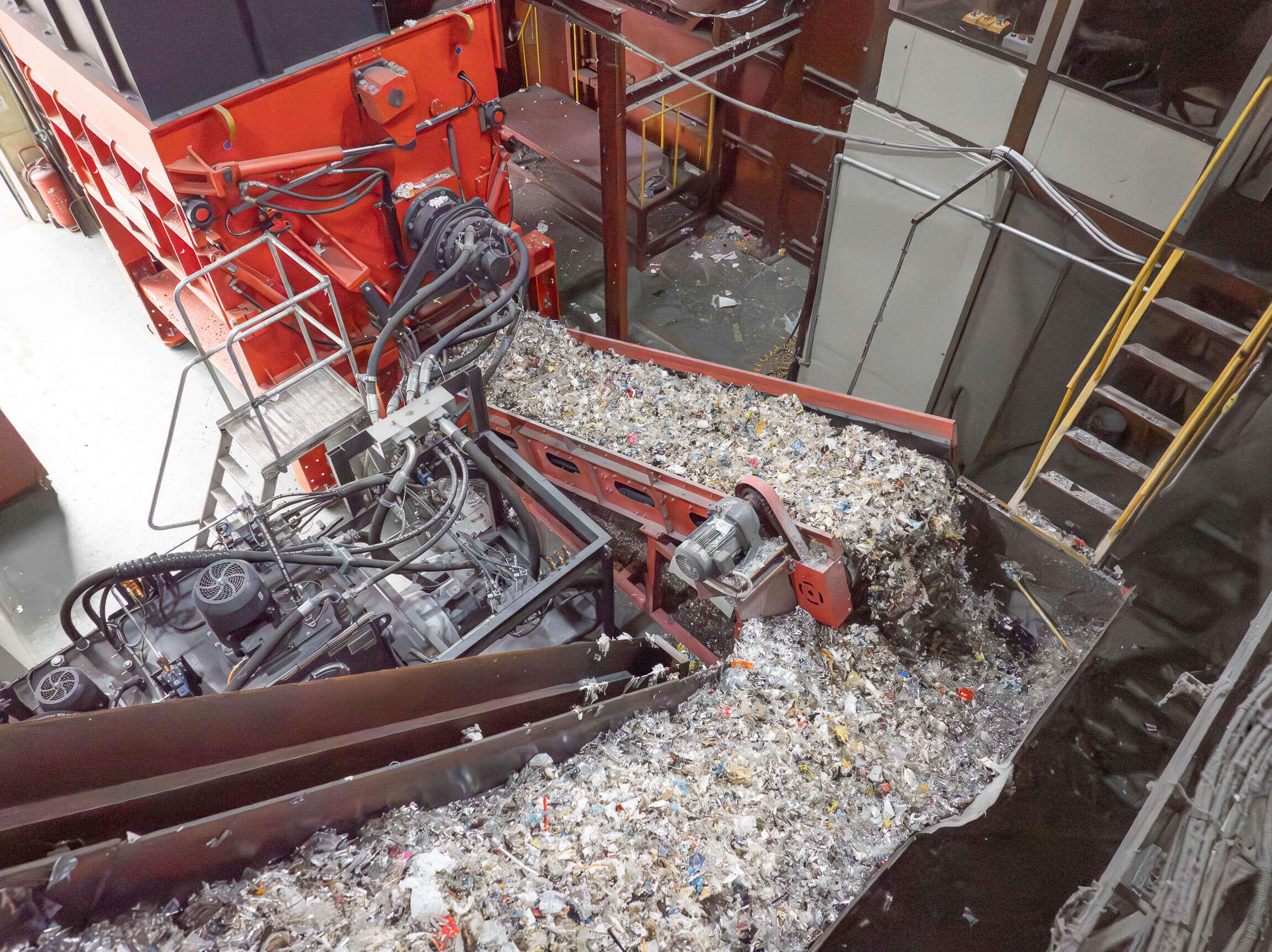 View from above of the conveyor belts that transport the shredded material onwards from the shredder