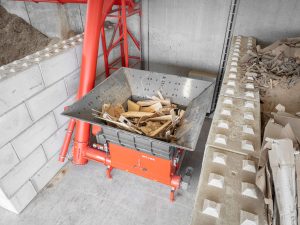 Shredding of firewood production waste with a WEIMA WLK 2000 at Brennholzwerktrier