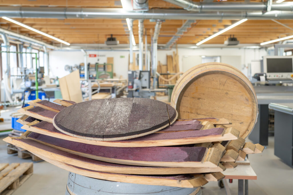 In a carpenter's workshop, you can see a barrique barrel that has been dismantled into its individual parts.