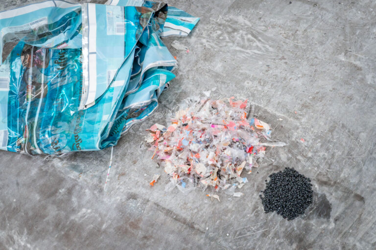 Comparison image: On the left, large polypropylene and polyethylene residues; in the middle, shredded material; on the right, regranulate