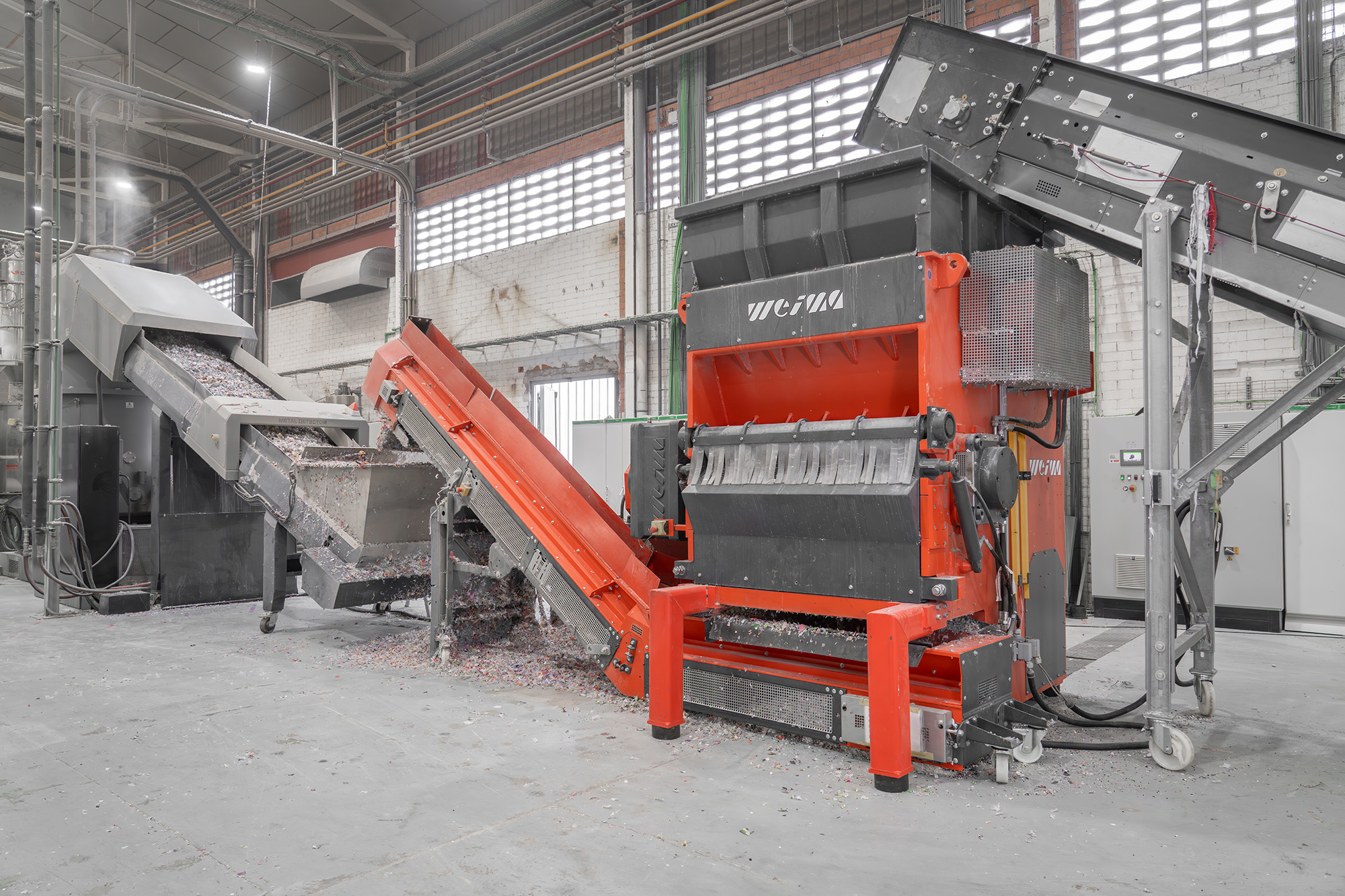 WEIMA W5.14 single-shaft shredder in a recycling line